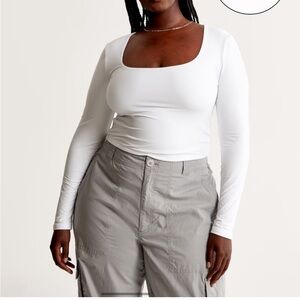 Abercrombie Soft Matte Seamless Long-Sleeve Squareneck Top in White - Size M